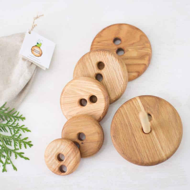 Houten stapeltoren rond