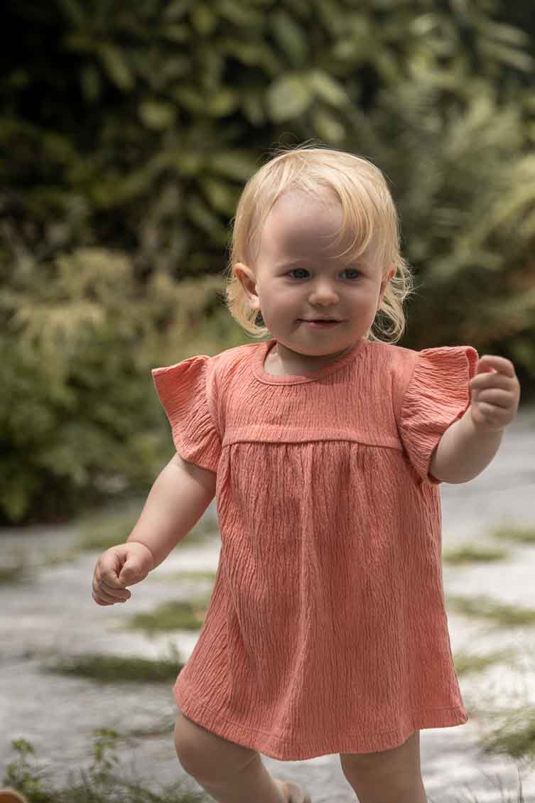 Riffle Amsterdam - jurk ruffle mouwtjes - koraal roze