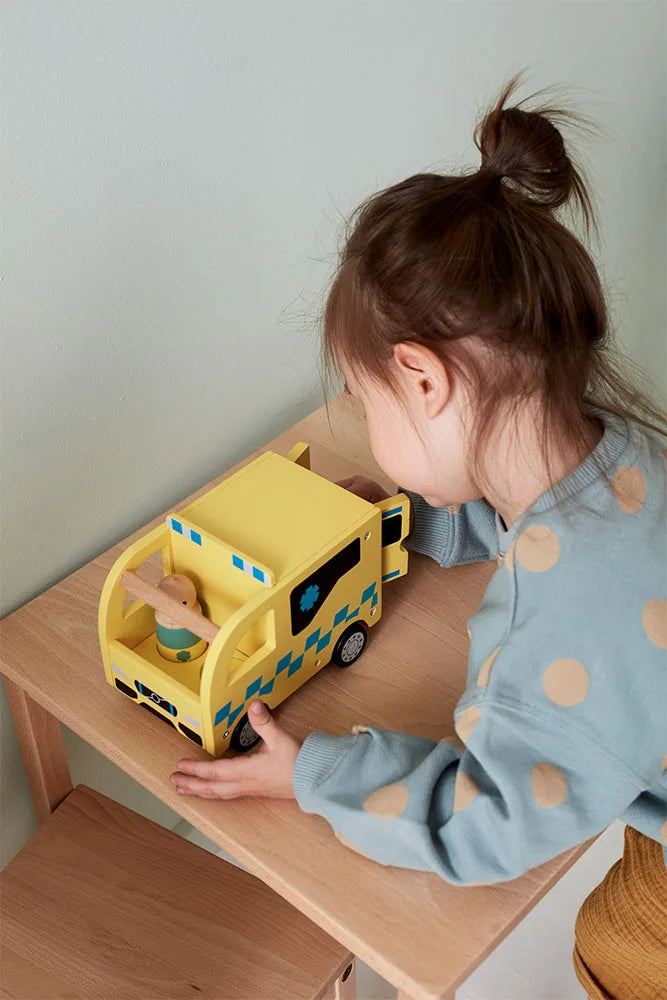 Houten ambulance - AIDEN