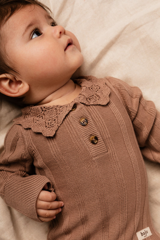 Baje Studio - knitted bodysuit Avusy - peach almond