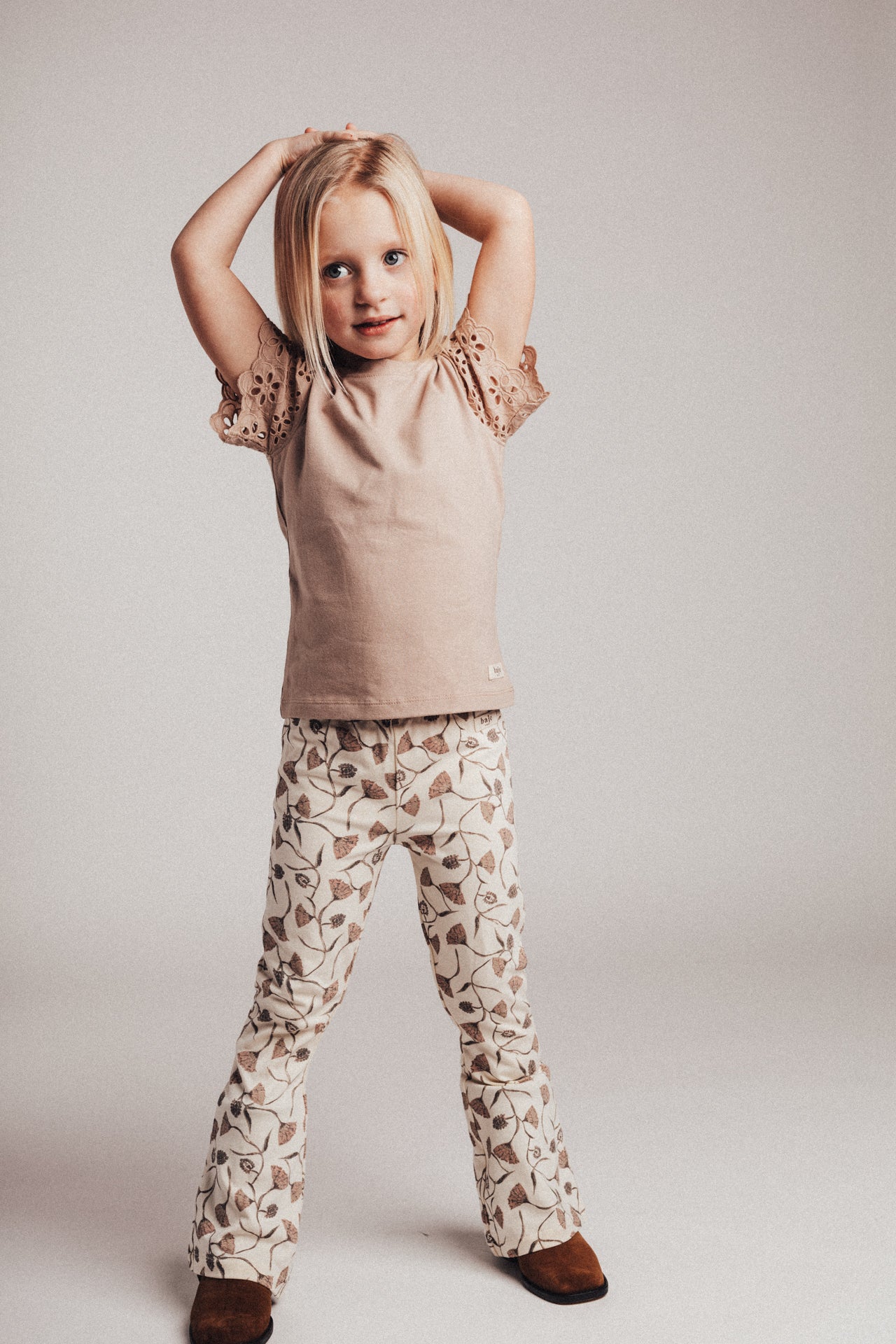 Baje Studio - flower flare legging Luzia - crème oat