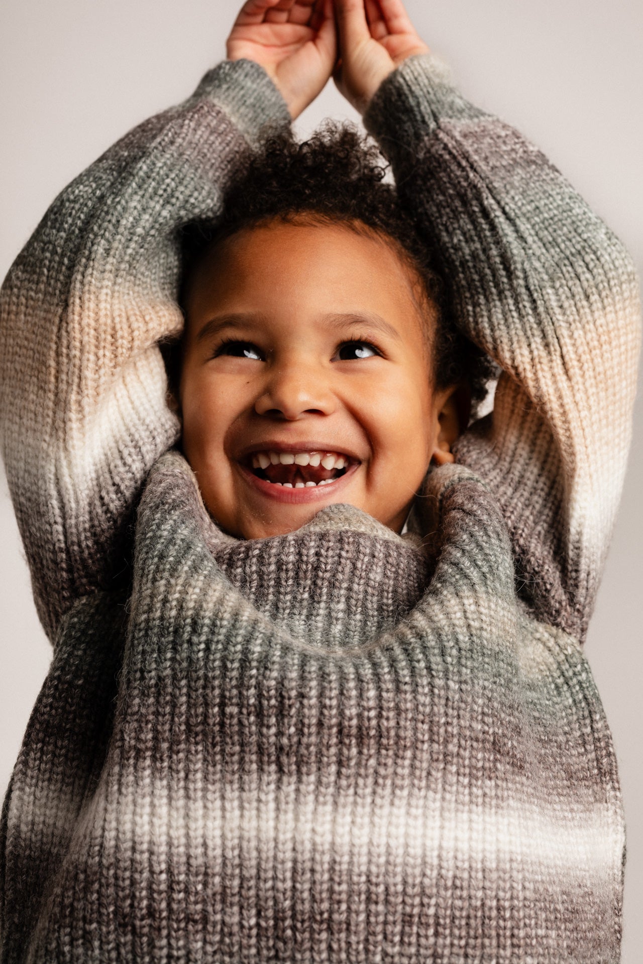 Baje Studio - knitted sweater Bern - grey melange stripe