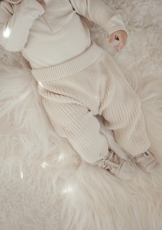 Two You Label - knitted baby pants Billy - beach