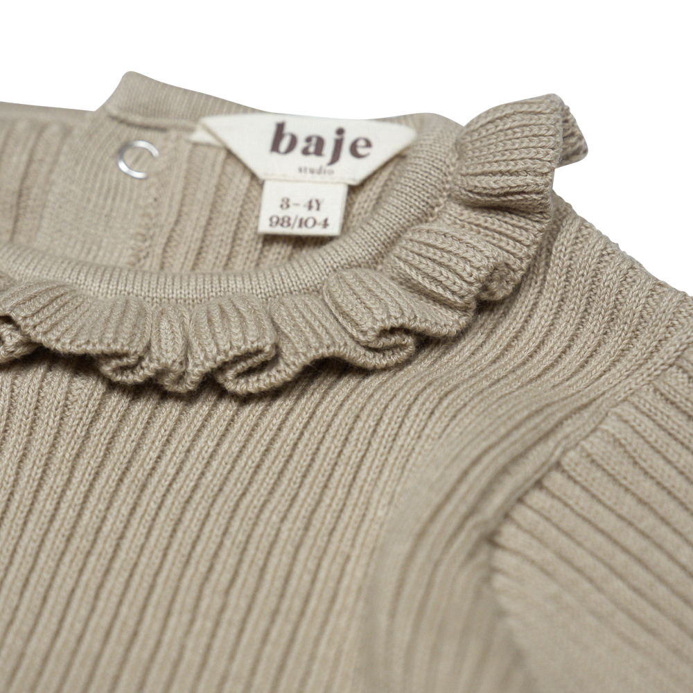 Baje Studio - knitted rib ruffle top Bow - peanut