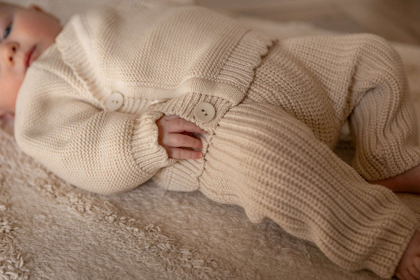 Two You Label - knitted baby cardigan Beau - beach