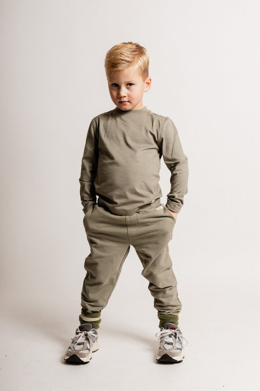 Baje Studio - sweatpants Cugy - green moss