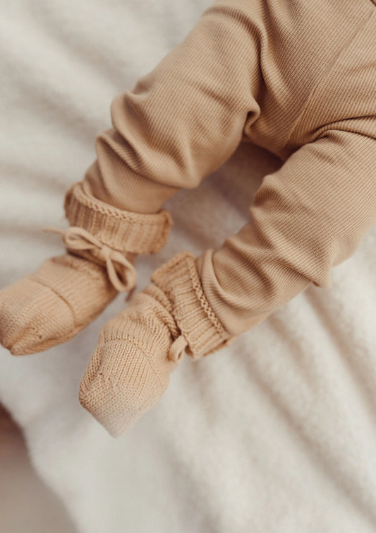 Two You Label - knitted baby booties Beau - honey