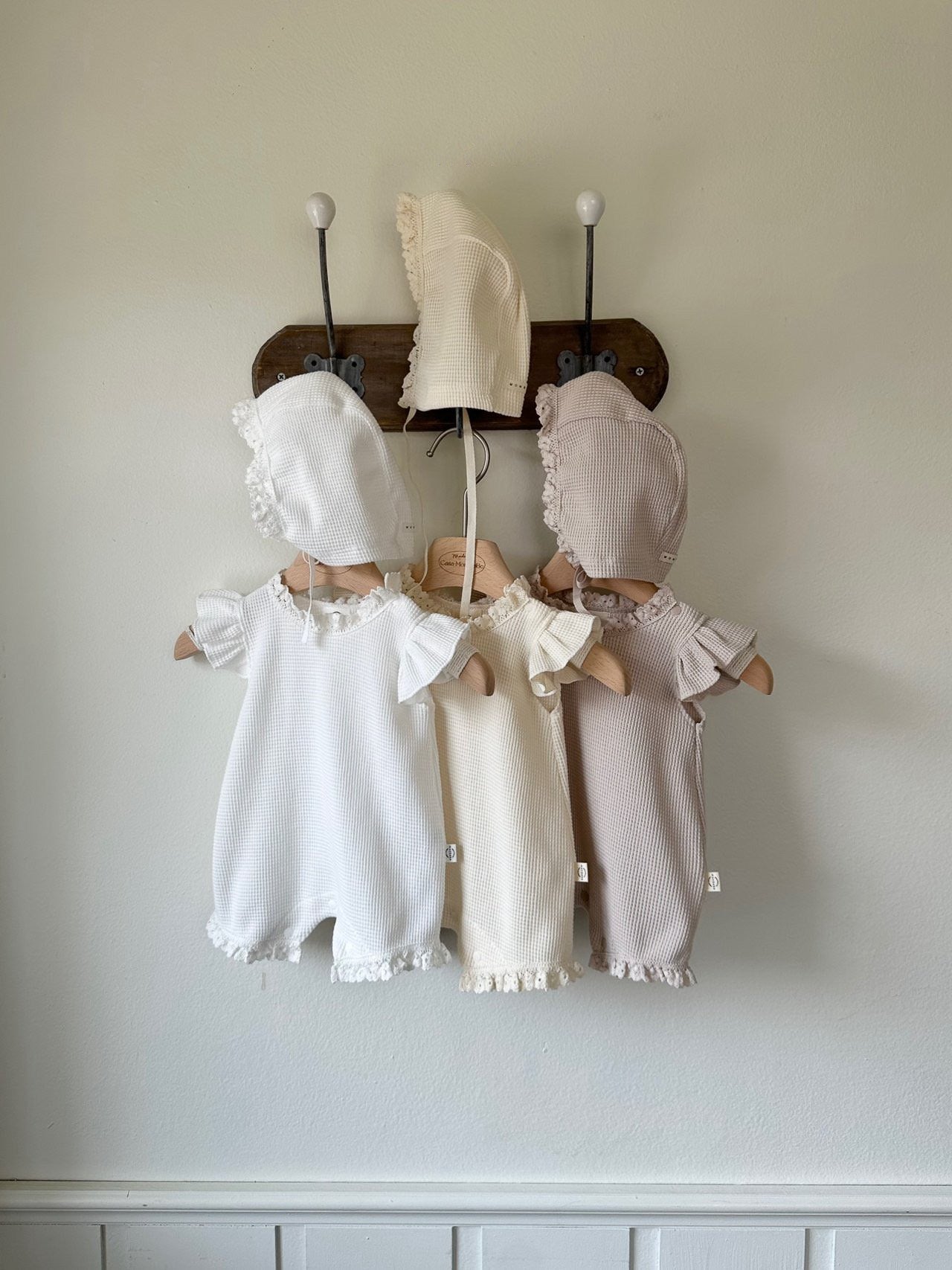 Monbebe - frill waffle summer suit with bonnet - cream