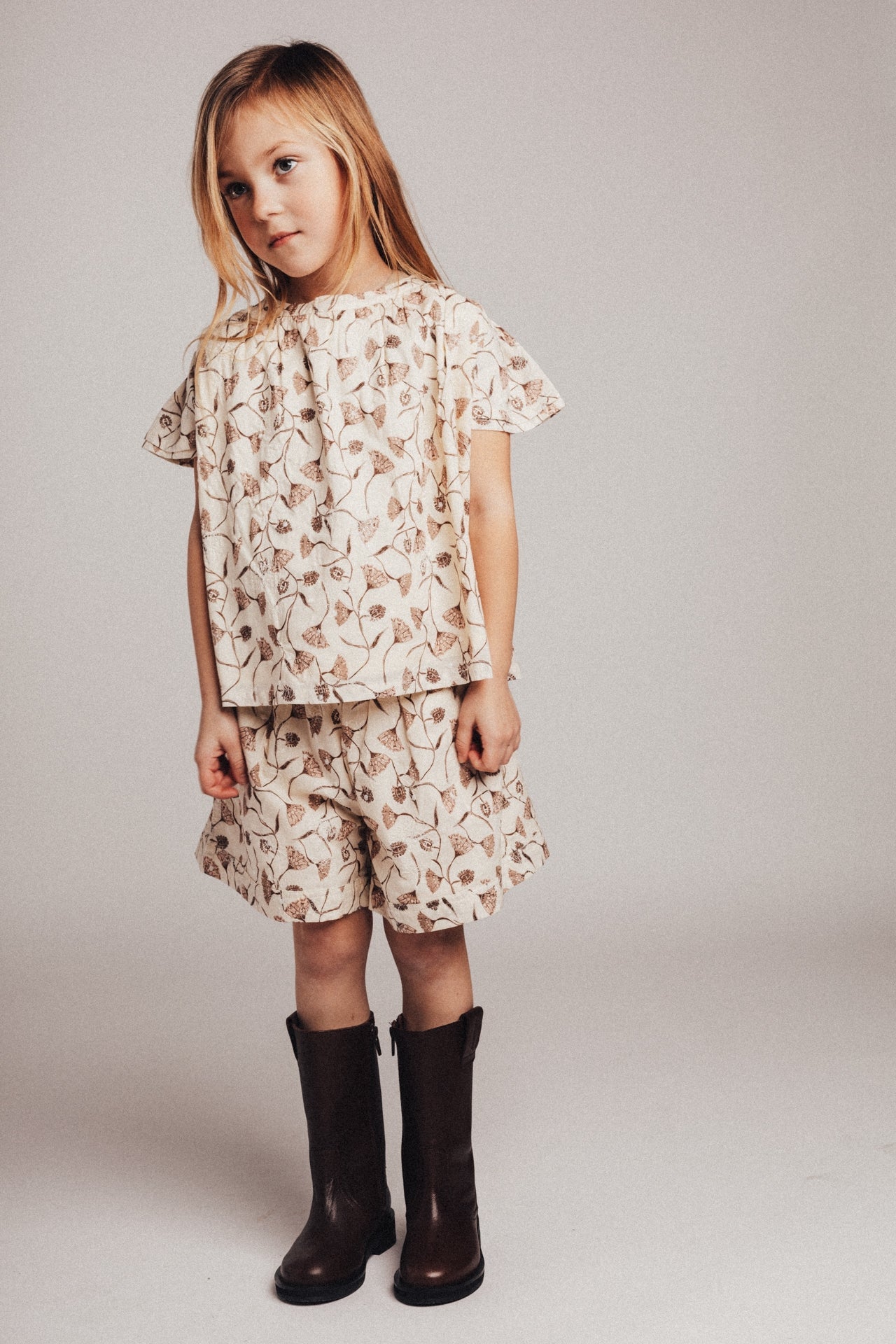 Baje Studio - flower short Rosa - crème oat