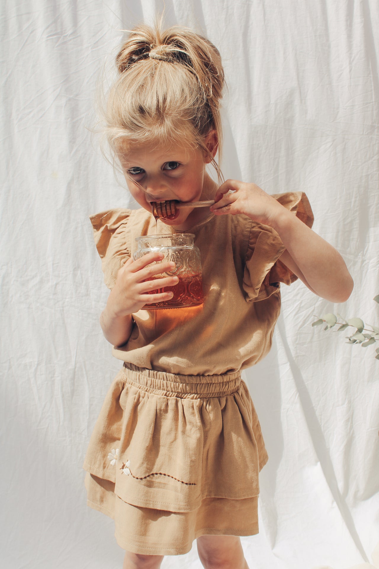 Skirt Sally - honey bee