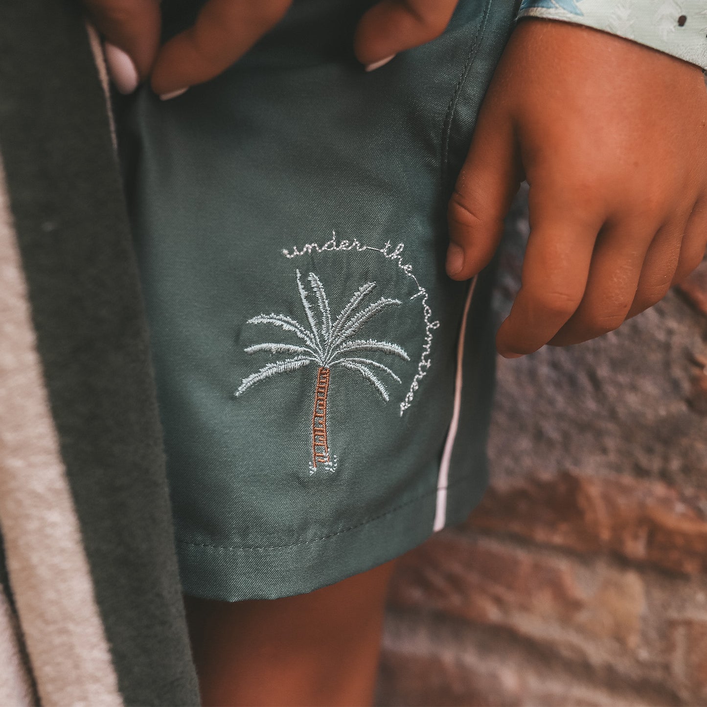 Salted Stories - swim shorts Solid - bronze green