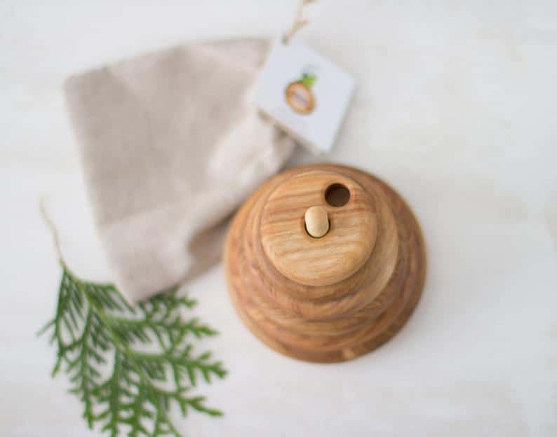 Houten stapeltoren rond