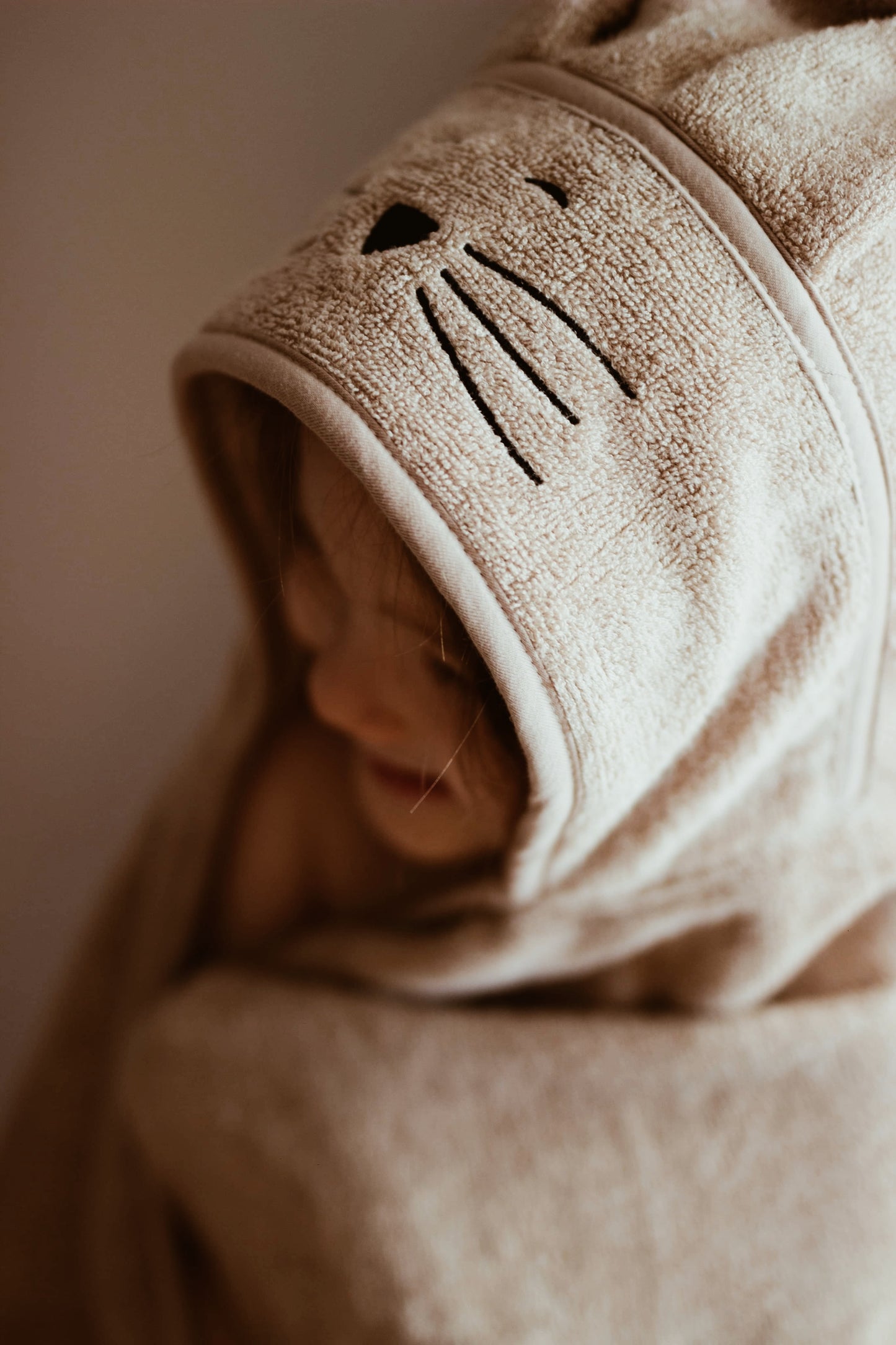 Badcape kat ~ beige ~ 140x70cm