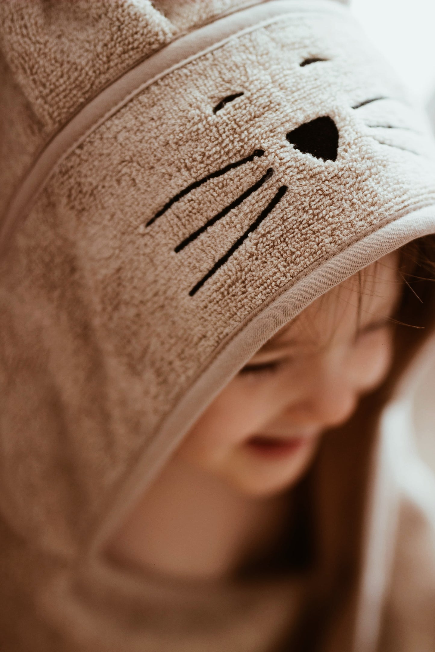 Badcape kat ~ beige ~ 140x70cm