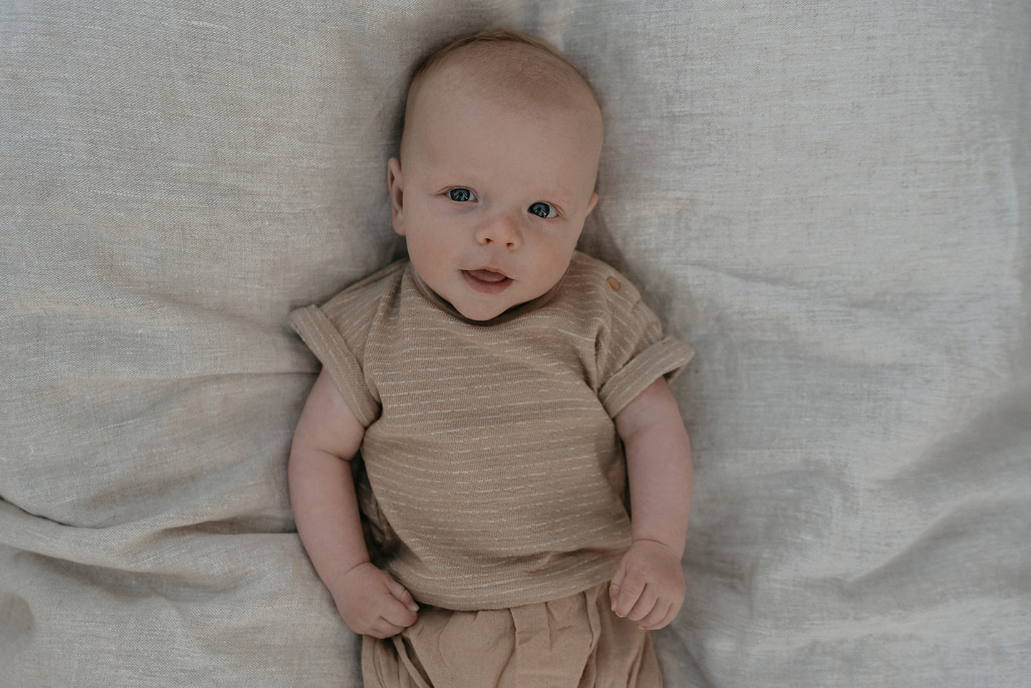 Riffle Amsterdam - T-shirt beige gestreept