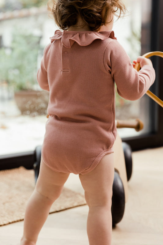 UAUA - ruffled romper - rosas