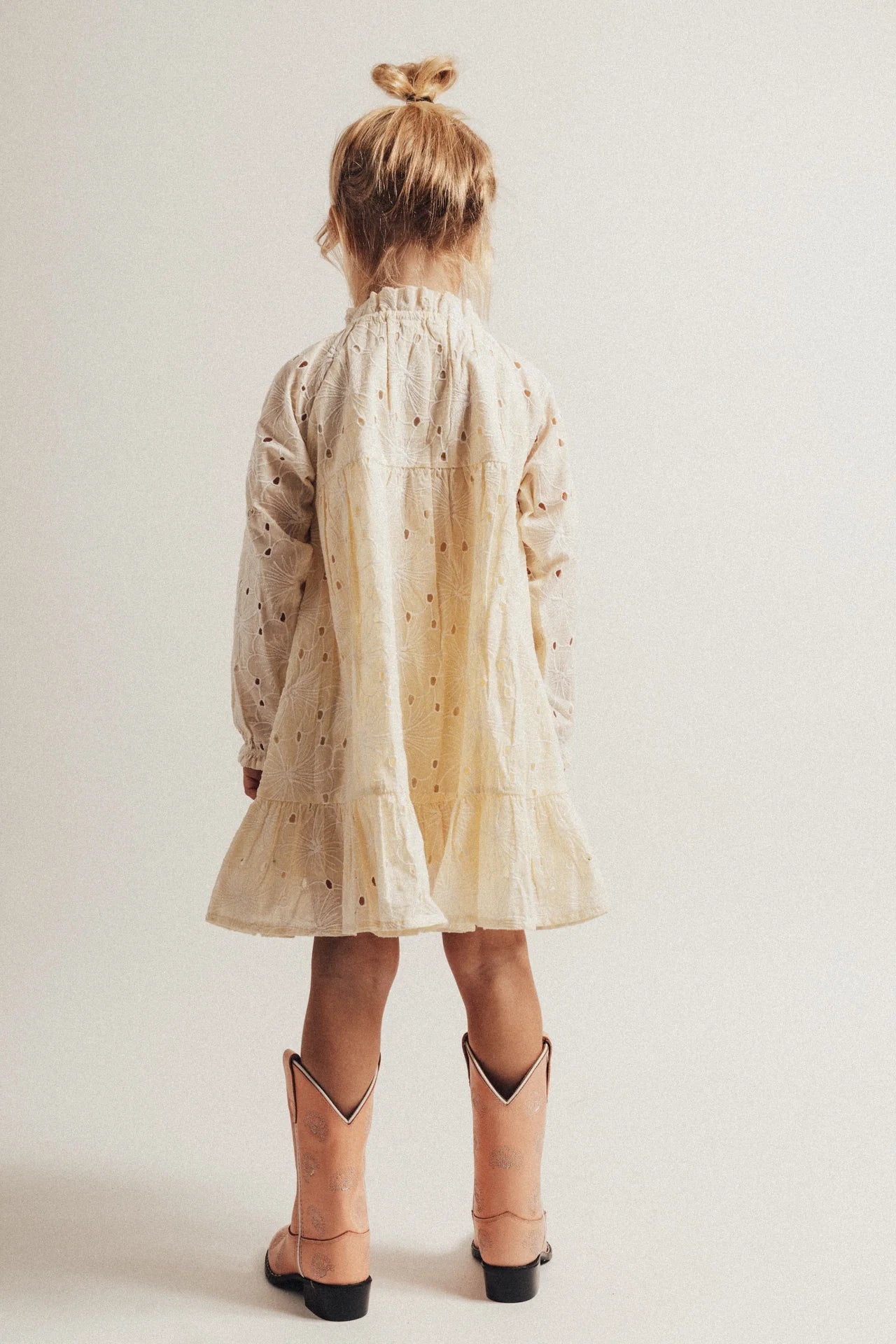 Baje Studio - embroidery dress Valenca - crème oat