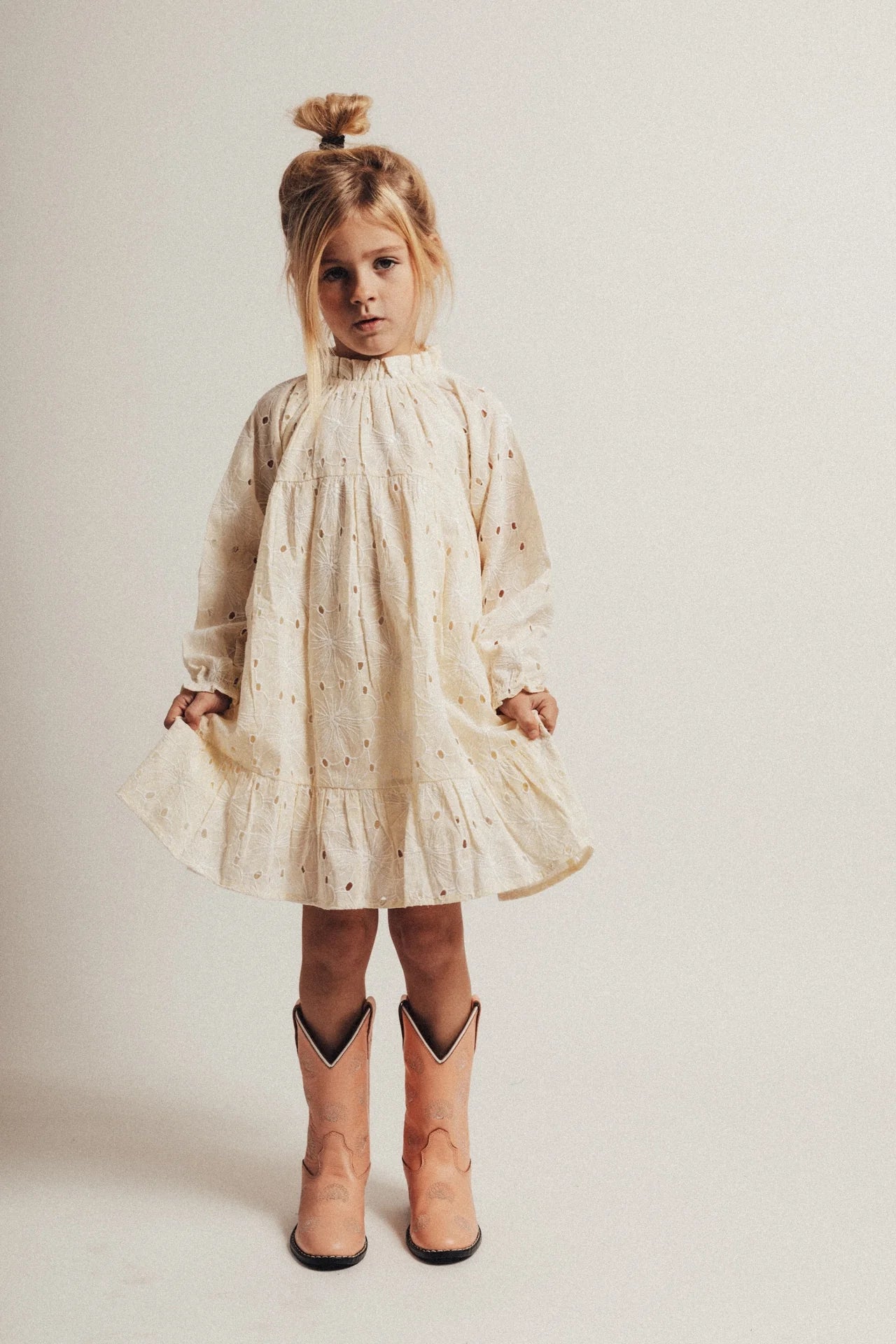 Baje Studio - embroidery dress Valenca - crème oat