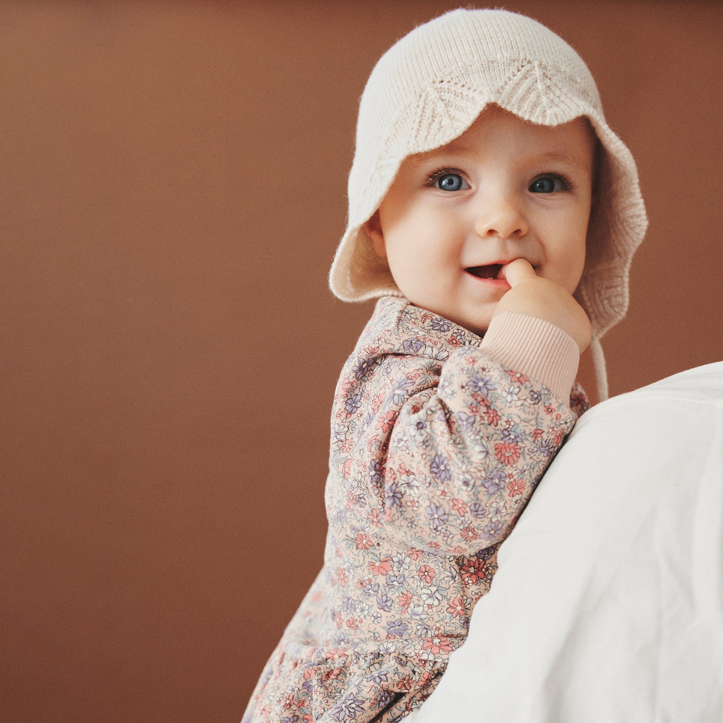 Wheat - merino wool bonnet Amya - offwhite melange