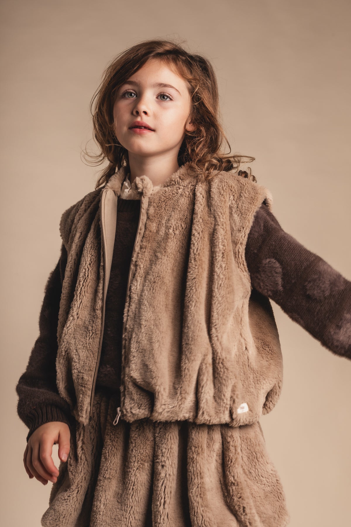 Baje Studio - faux fur gilet Loue - beige