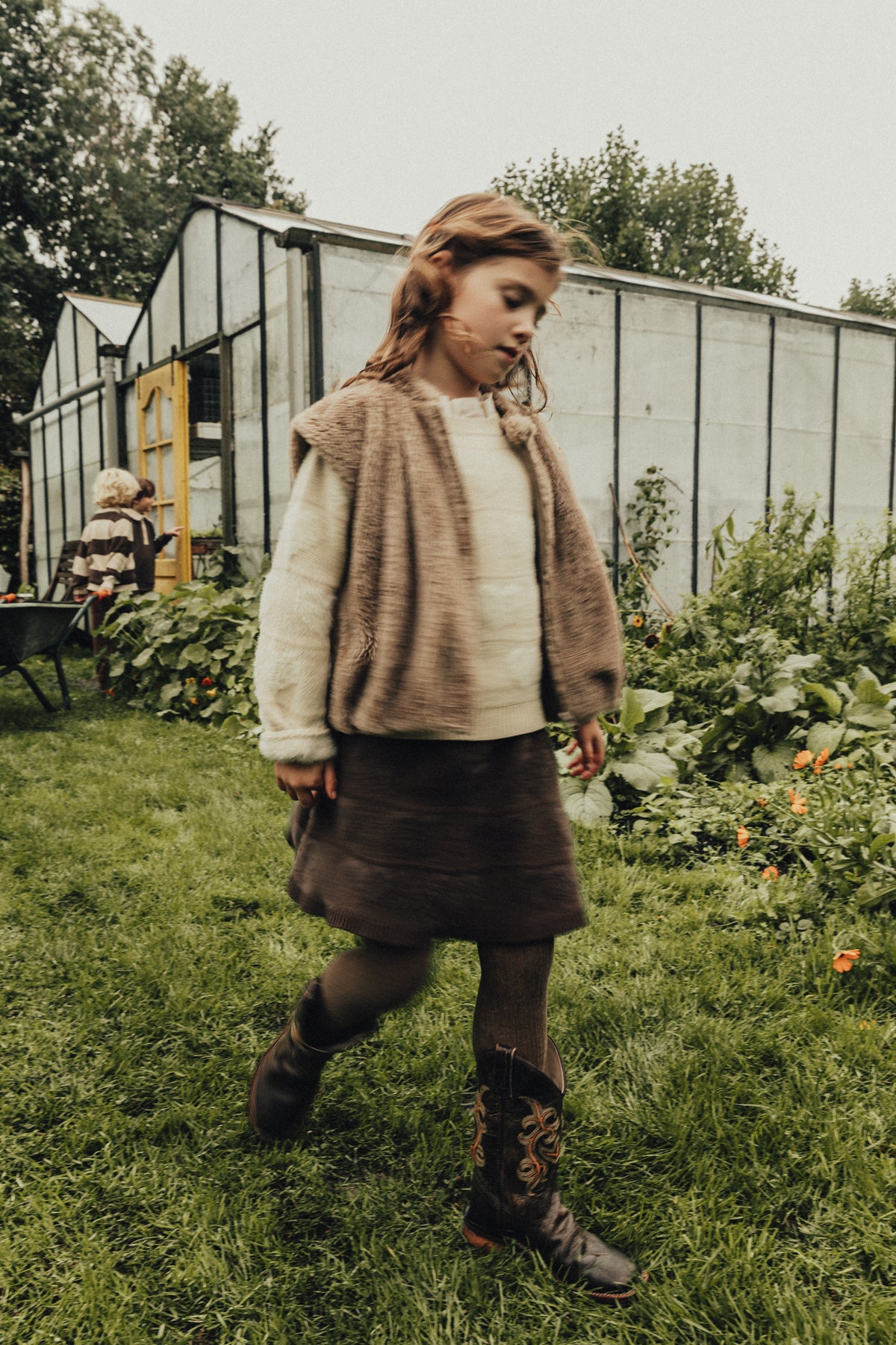Baje Studio - faux fur gilet Loue - beige