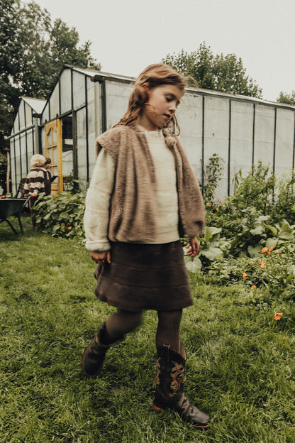 Baje Studio - faux fur gilet Loue - beige