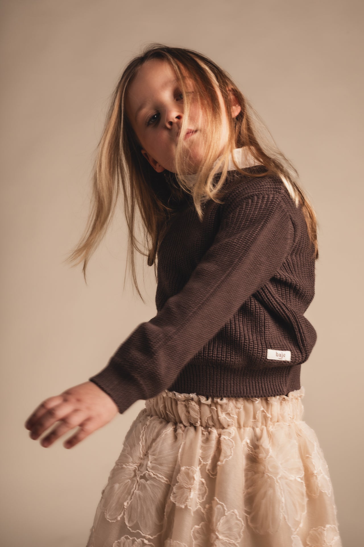 PREORDER - Baje Studio - sweater Mai - brown choco