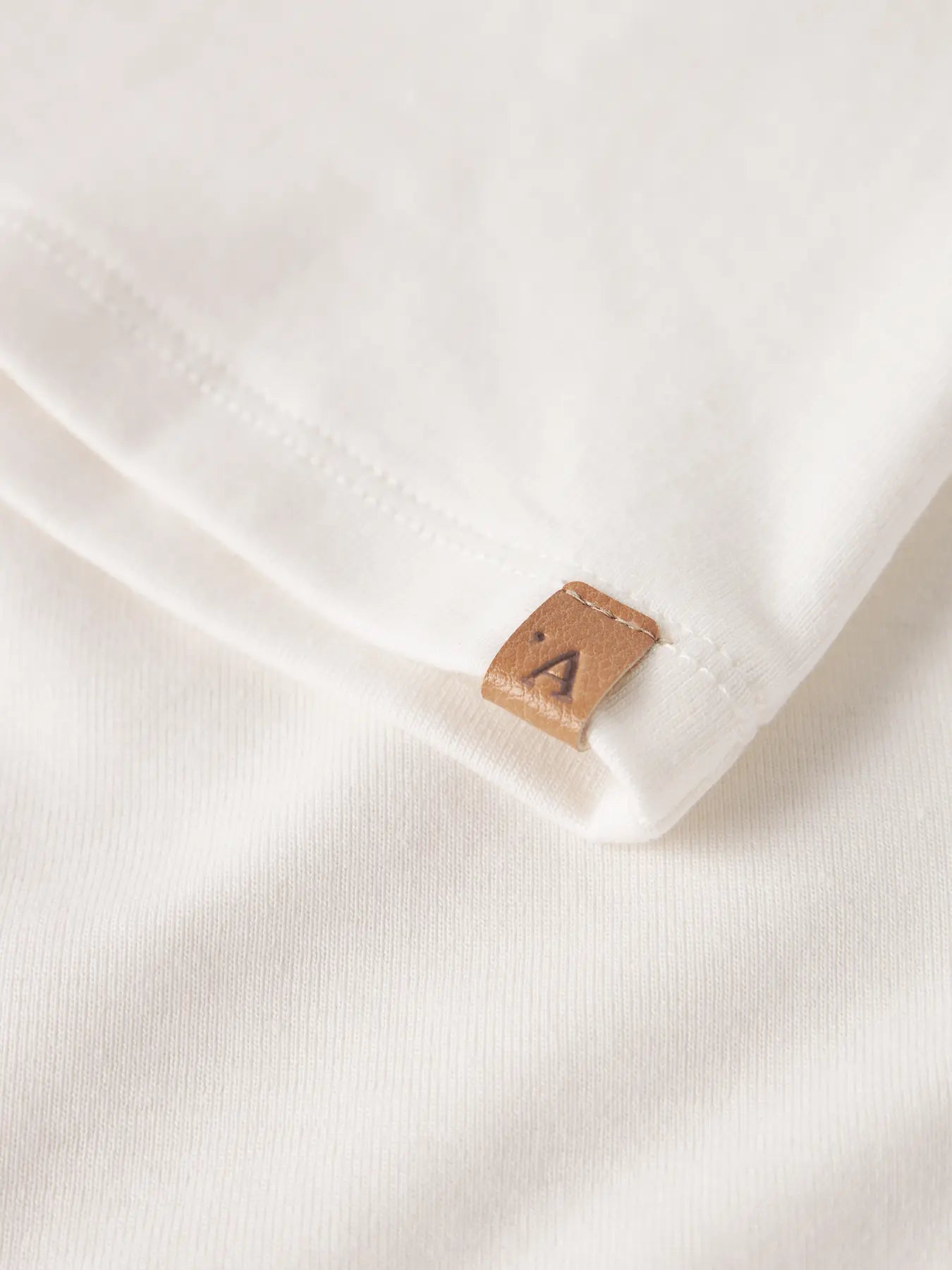 Lil'Atelier - shortsleeve slim top - coconut milk