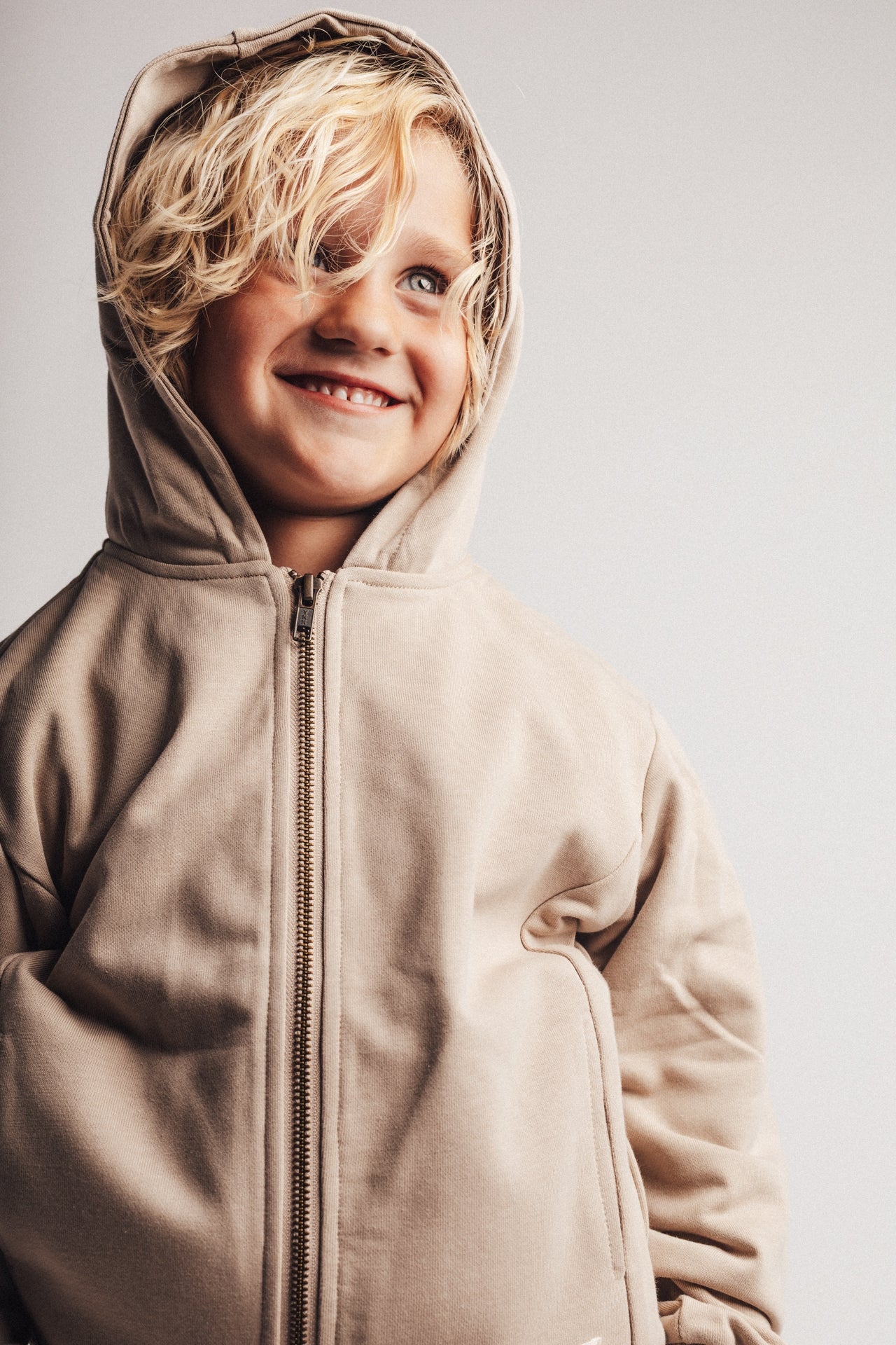 Baje Studio - cardigan Roche - taupe cafe