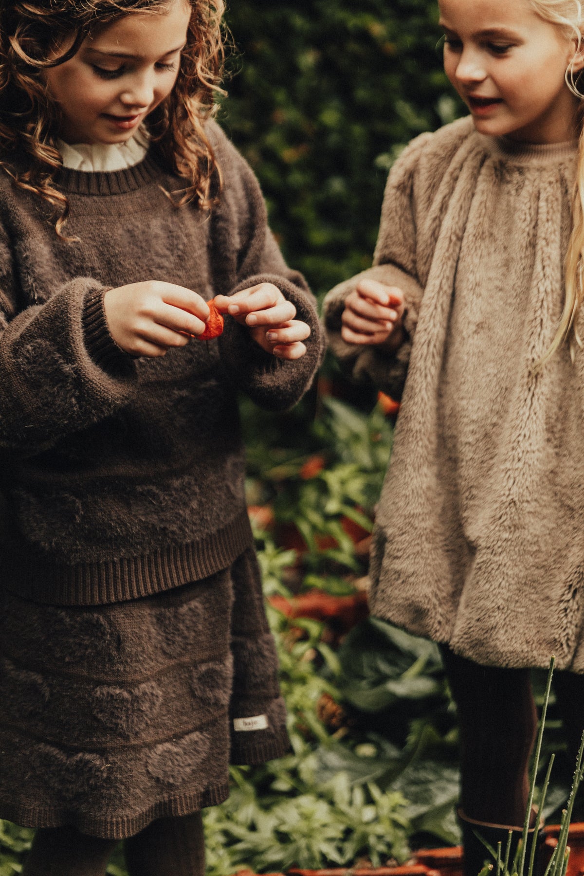 Baje Studio - knit heart sweater Soho - brown dark