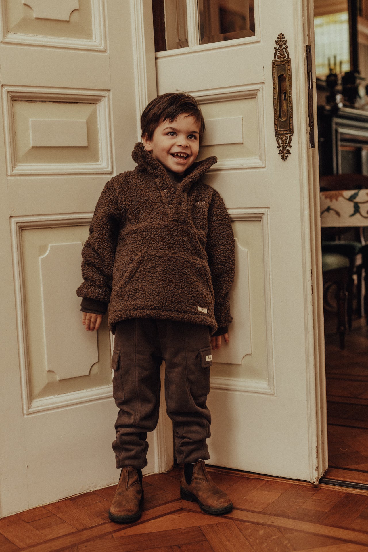 Baje Studio - teddy sweater Yagger - brown choco
