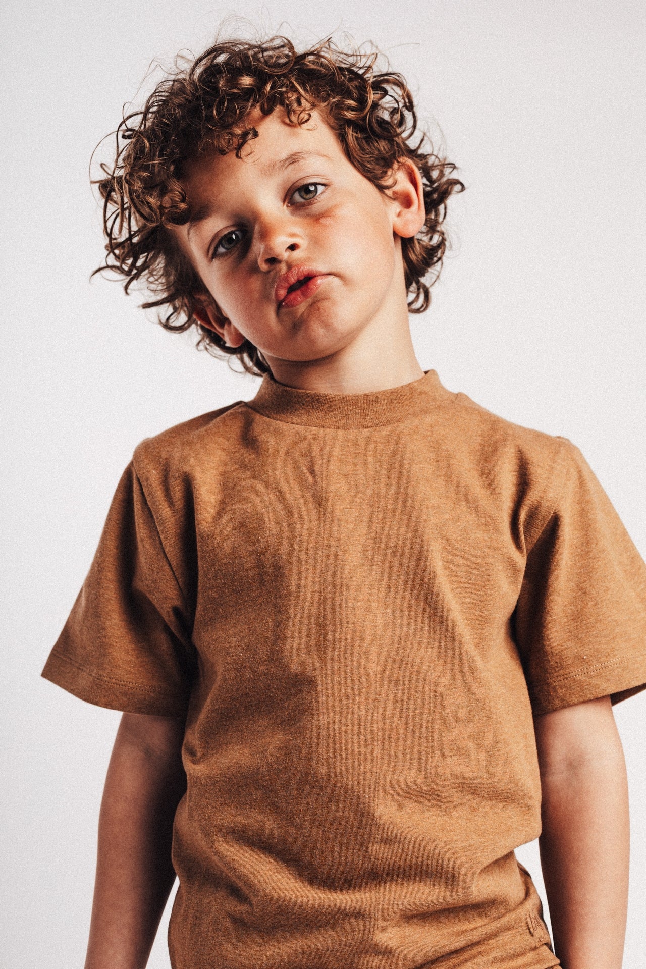 Baje Studio - shortsleeve Adrian - brown coconut