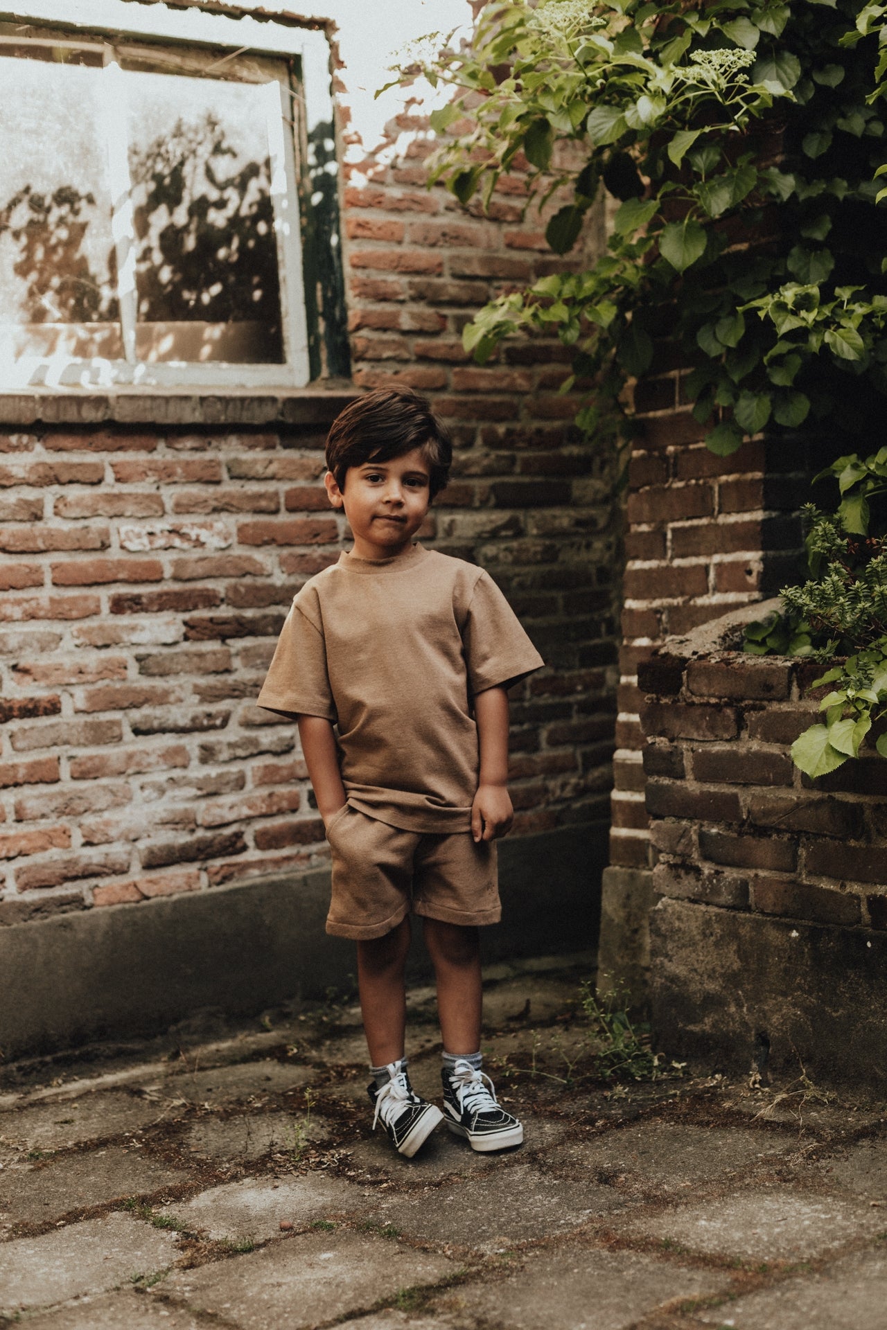 Baje Studio - shortsleeve Adrian - brown coconut