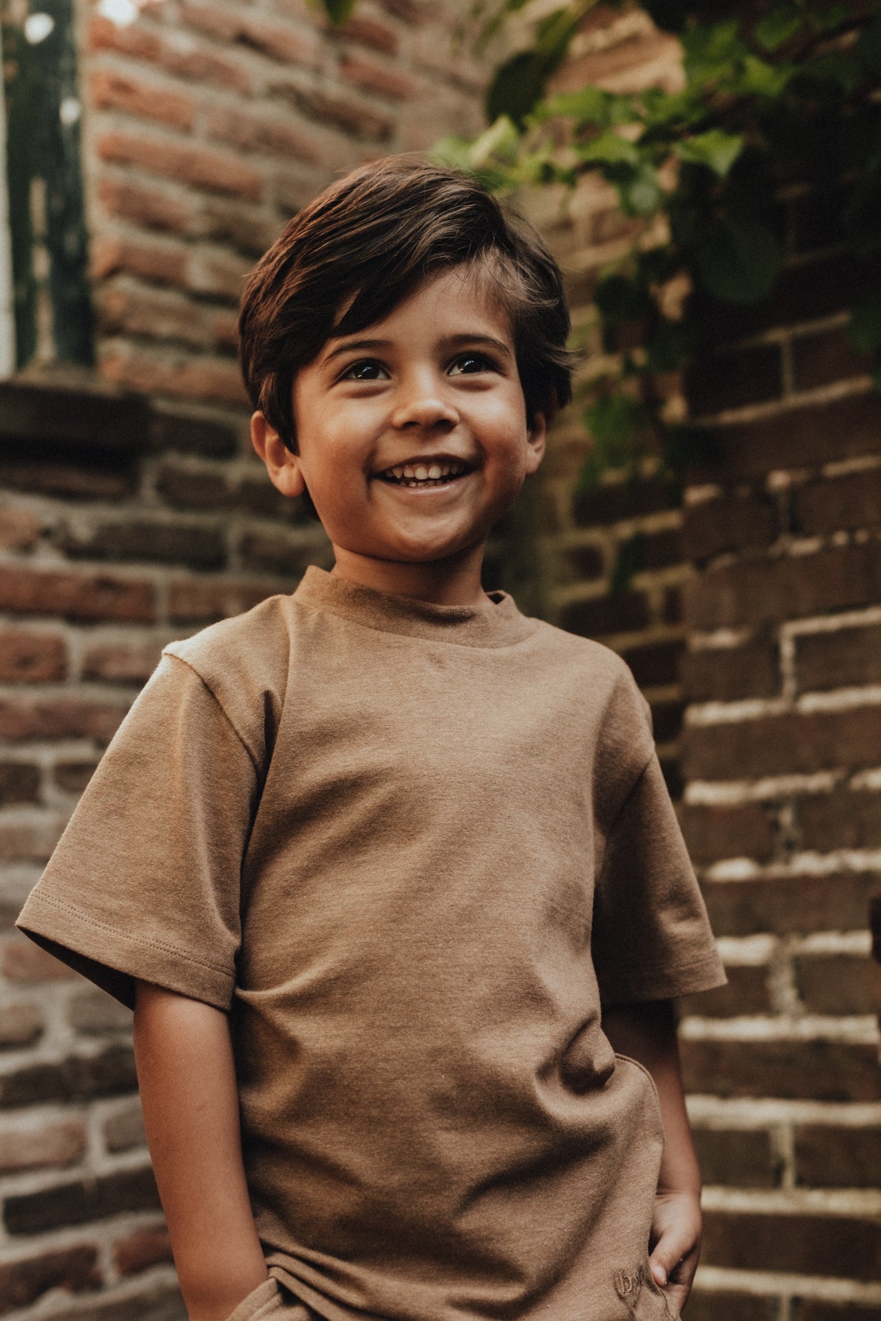 Baje Studio - shortsleeve Adrian - brown coconut