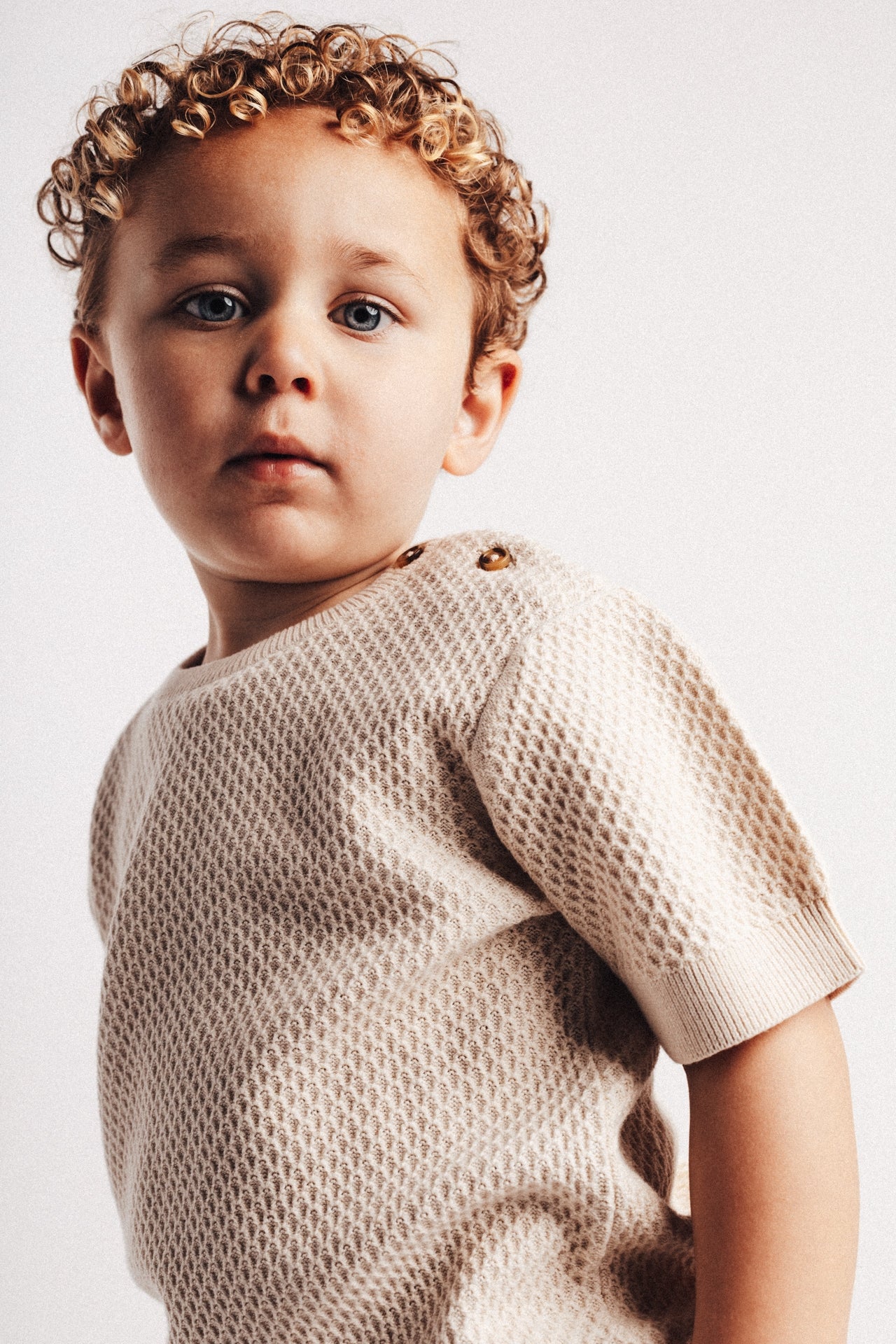 Baje Studio - knitted shortsleeve Frain - white coconut