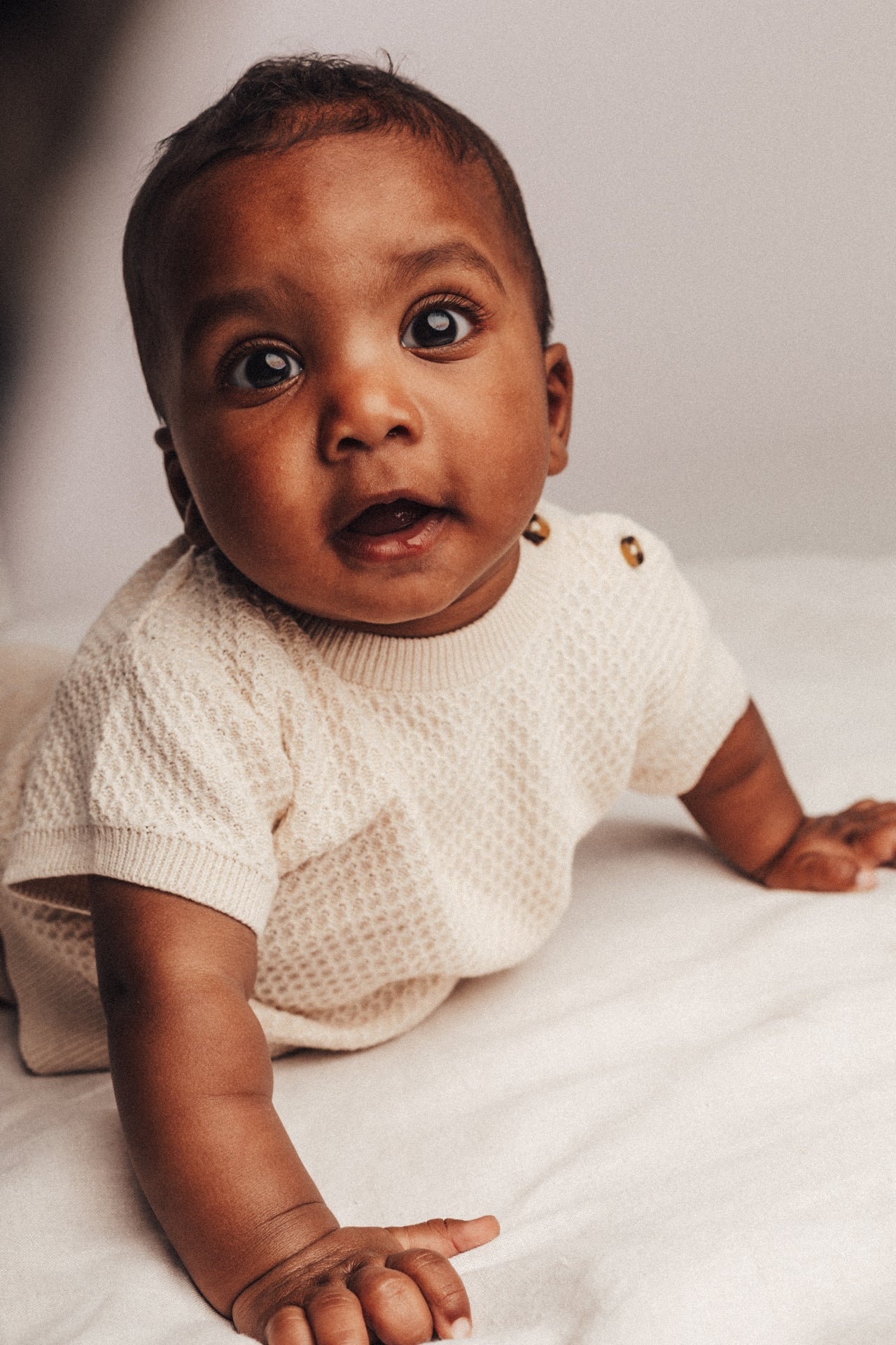 Baje Studio - knitted shortsleeve Frain - white coconut