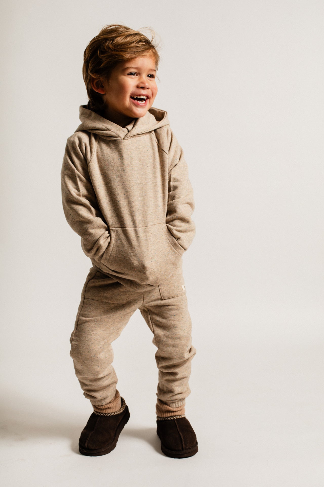 Baje Studio - sweatpants Mutrux - sand melange multicolor