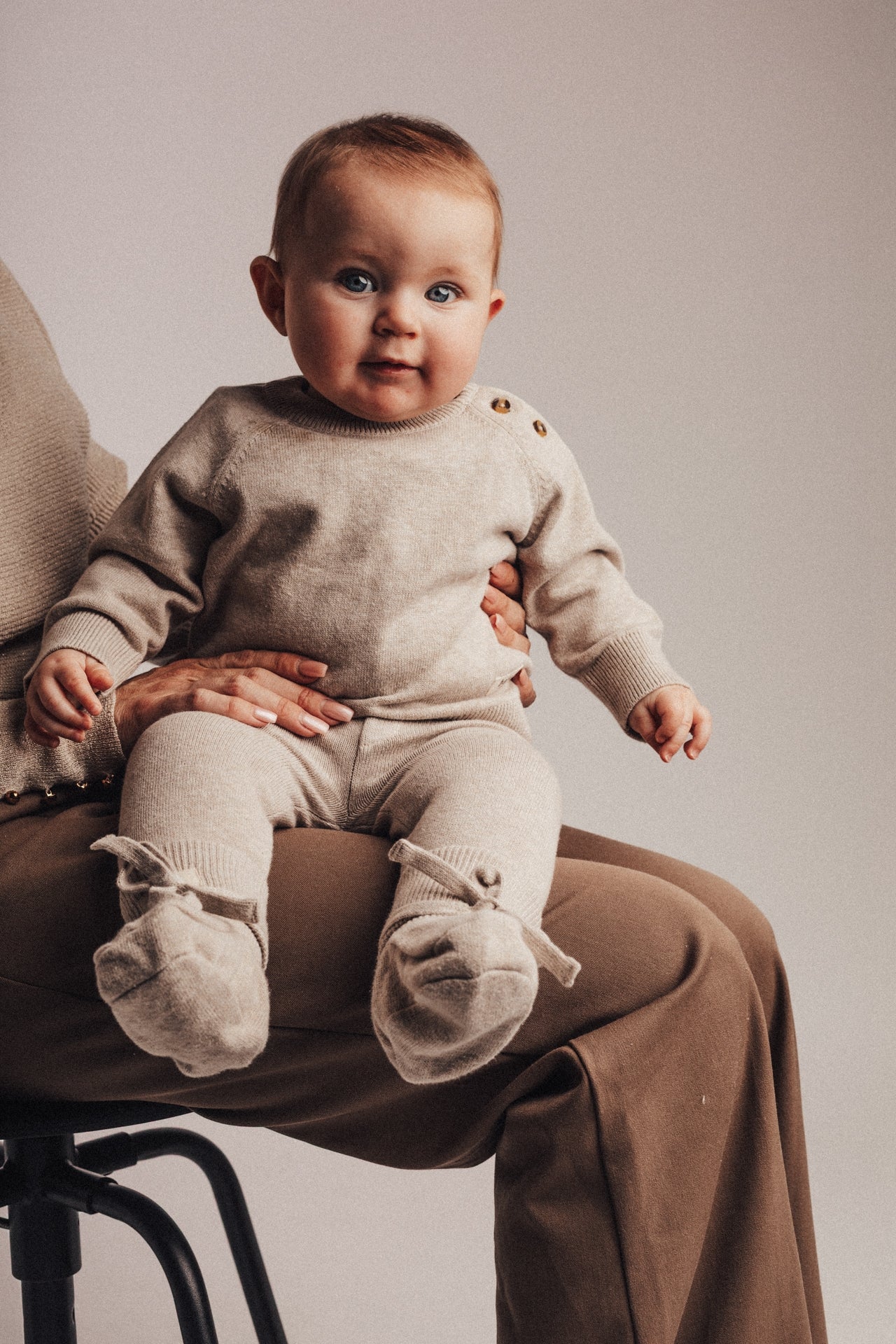 Baje Studio - knitted sweater Oto - taupe cafe