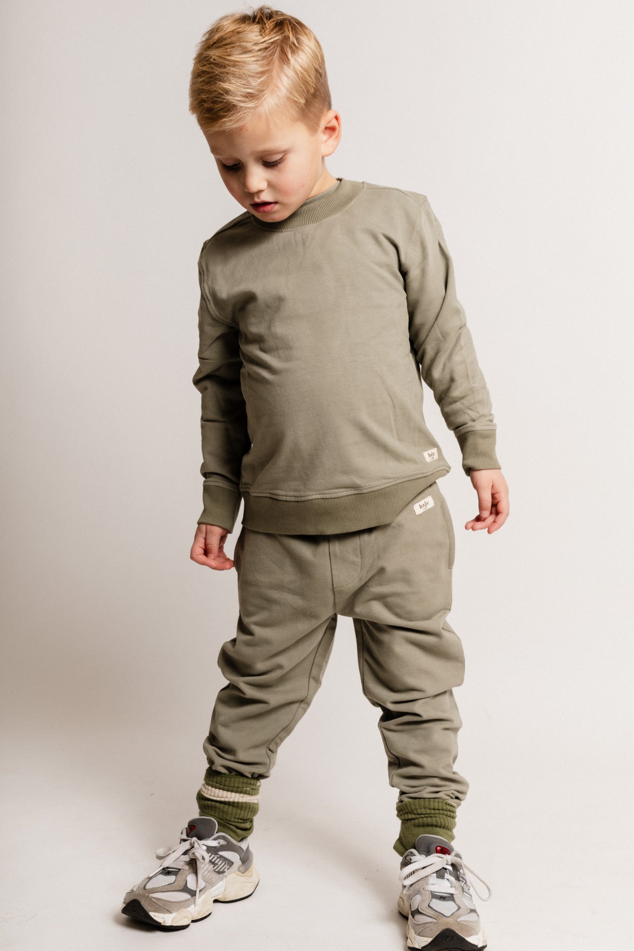 Baje Studio - sweater Savigny - moss green