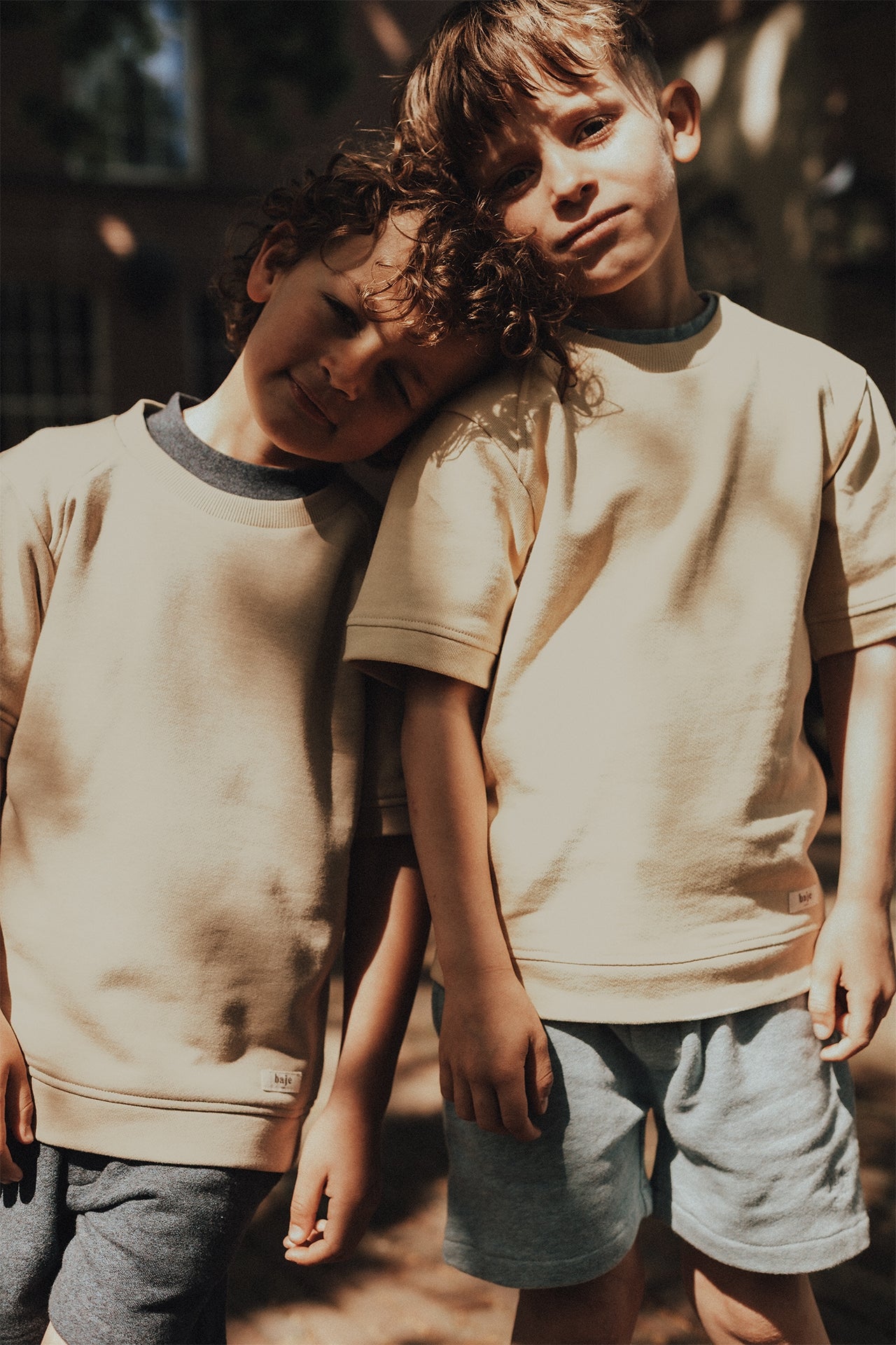 Baje Studio - shortsleeve Vic - taupe cafe