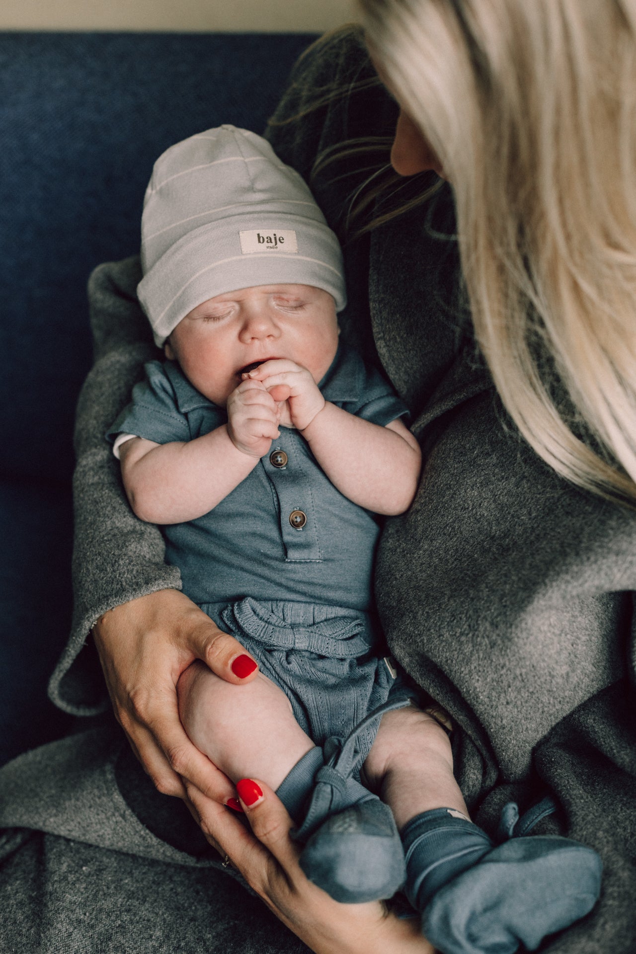 Striped newborn hat Yuca - blue steel